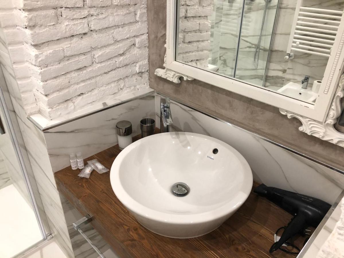 Elegant Suite In Milan Center Exterior photo