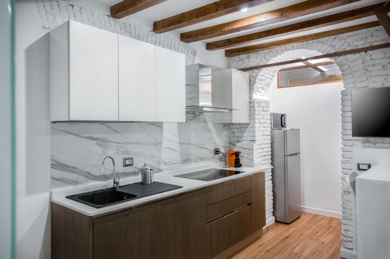 Elegant Suite In Milan Center Exterior photo